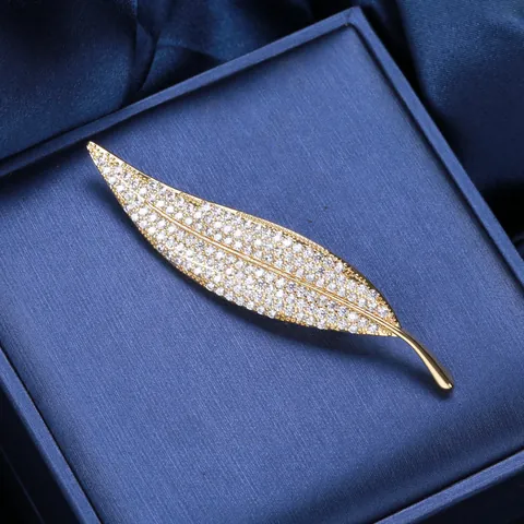 Elegante Spilla in Rame a Forma di Foglia Con Zirconia Cubica Placcata Oro Argento per Completi Cappotti Donna Gioielli