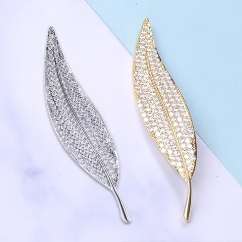 Elegante Spilla in Rame a Forma di Foglia Con Zirconia Cubica Placcata Oro Argento per Completi Cappotti Donna Gioielli