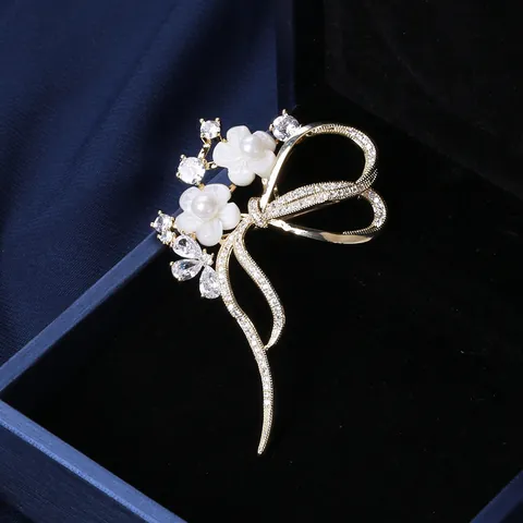 Elegant Bow Shell Flower Brooch For Women Gold Plated Copper With Cubic Zirconia Faux Pearl Banquet Wedding Jewelry Pin