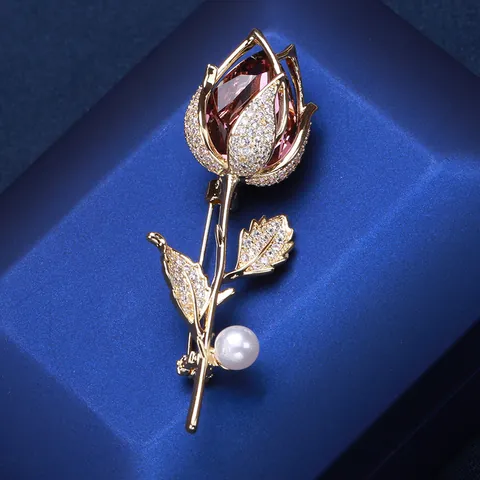 Elegante Spilla a Forma di Rosa in Rame Placcato Oro Con Zirconia E Perla Artificial per Donna Gioielli Spilla Floreale Vintage di Lusso per Abito Banchetto