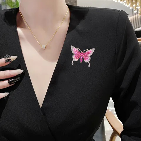 Élégante Broche Papillon en Alliage Émaillé pour Femmes Vintage Incrustée de Strass Bijoux de Mode Épingle de Costume