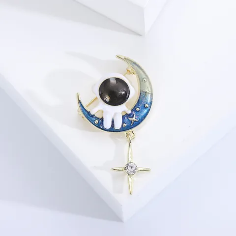 Creative Astronaut Moon Brooch Alloy Enamel Space Theme Pin With Star Rhinestone Pendant Fashion Jewelry For Men Women