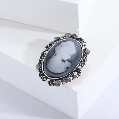 Vintage Victorian Lady Portrait Cameo Brooch Alloy Hollow Out Pin With Rhinestones For Women Wedding Party Elegant Jewelry