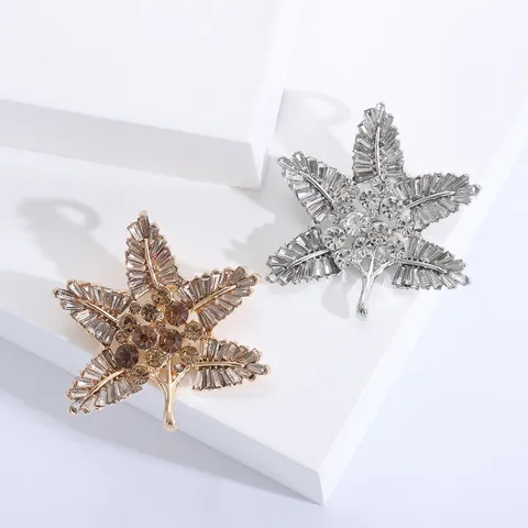 Vintage Baroque Alloy Rhinestone Maple Leaf Brooch Elegant Botanical Plant Pin Jewelry For Women Banquet Party Accessories