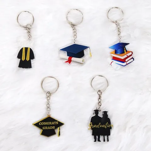 Porte-clés en Acrylique Graduation 2026 Toque de Diplômé Toge Certificat Livres Cadeau Commémoratif pour Étudiants Cérémonie