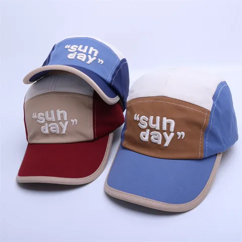 Kinder Farbblock 5-Panel Baseballkappe Baumwollmischung Stickerei Buchstabe Sun Day Outdoor Sonnenhut Für Jungen Mädchen