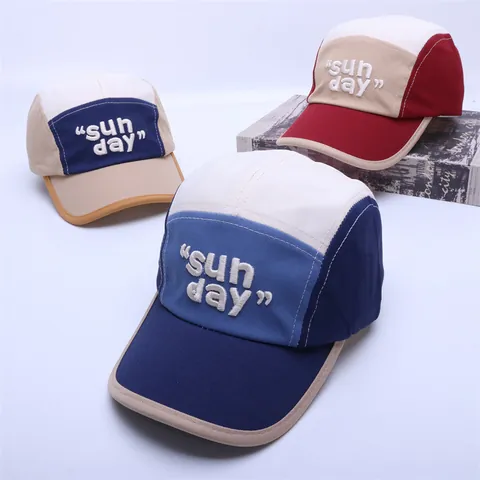Kinder Farbblock 5-Panel Baseballkappe Baumwollmischung Stickerei Buchstabe Sun Day Outdoor Sonnenhut Für Jungen Mädchen