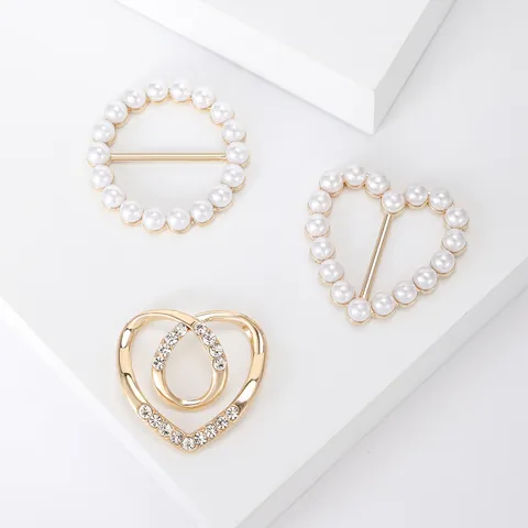 Elegantes Künstliche Perle Herz Schalschnalle Und T-Shirt Knoten Ring Set Für Damen Legierung Strass Fixierung Brosche Schmuck Zubehör