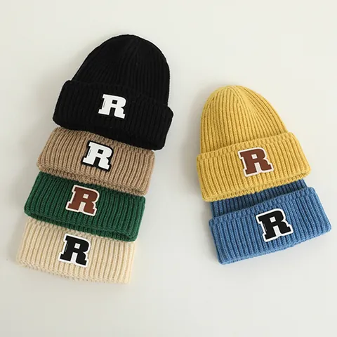 Gorro de Punto de Canalé para Niños Con Parche de Letra R Dobladillo Cálido Invierno Niños Pequeños Niños Niñas Gorro de Color Sólido
