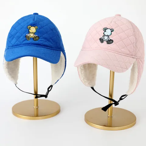 Gorro de Invierno Cálido para Niños con Orejeras Patrón de Oso de Dibujos Animados Acolchado Forro de Vellón Cortavientos