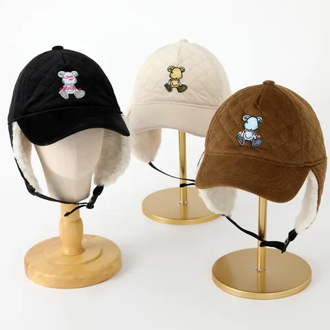 Gorro de Invierno Cálido para Niños con Orejeras Patrón de Oso de Dibujos Animados Acolchado Forro de Vellón Cortavientos
