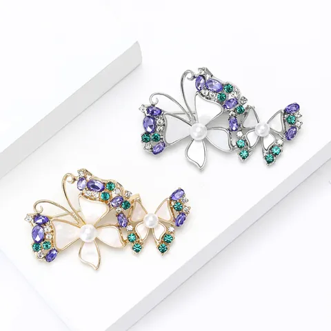 Elegante Spilla a Farfalla Con Perla Artificial Sintetica Strass Ali Traforate Gioielli in Lega di Moda Accessorio per Abbigliamento Donna Matrimonio
