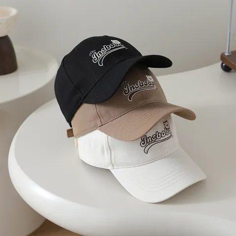 Berretto da Baseball per Bambini con Ricamo Orso e Lettera In Misto Cotone Regolabile Parasole Ragazzi Ragazze Stile Casual Coreano