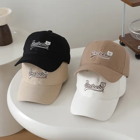 Berretto da Baseball per Bambini con Ricamo Orso e Lettera In Misto Cotone Regolabile Parasole Ragazzi Ragazze Stile Casual Coreano
