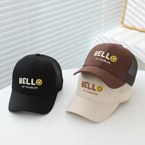 Kinderen Zomer Mesh Trucker Pet Met Smiley Borduurwerk HELLO OF YOURLIFE Outdoor Zonbescherming Verstelbare Honkbalpet Voor Jongens Meisjes