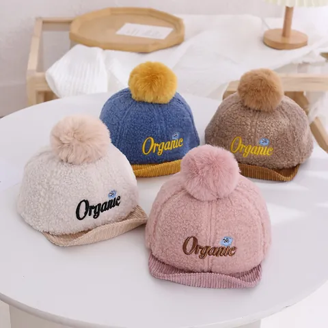 Παιδικό Χειμερινό Καπέλο Μπέιζμπολ από Polar Fleece και Κοτλέ Ζεστό Καπέλο με Λούτρινη Μπάλα και Κέντημα Γραμμάτων για Υπαίθρια Χρήση
