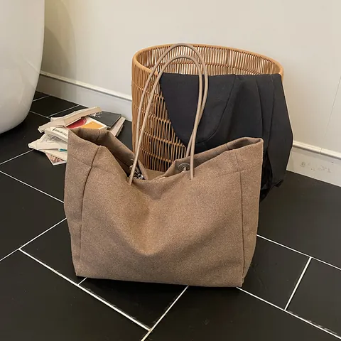 Bolso Tote de Gamuza Esmerilada Vintage Gran Capacidad para Mujer Invierno Minimalista Urbano Color Sólido Bolso de Hombro para Uso Diario