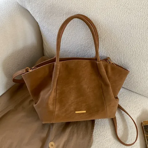 Sac Cabas Rétro en Similicuir pour Femme Minimaliste Sac à Épaule Mat Avec Garniture en Métal Doré Couleur Unie Main Décontracté