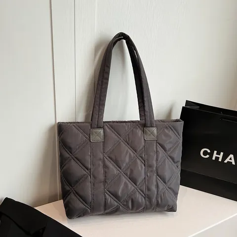 Women's Quilted Rhombic Tote Bag Padded Nylon Large Capacity Shoulder Bag Solid Color Winter Handbag For Daily Commuting