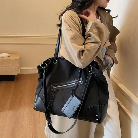 Borsa Tote Vintage Grande Capacità in Pelle PU Smerigliata Con Rivetti e Cuciture Borsa a Tracolla da Donna Lavoro