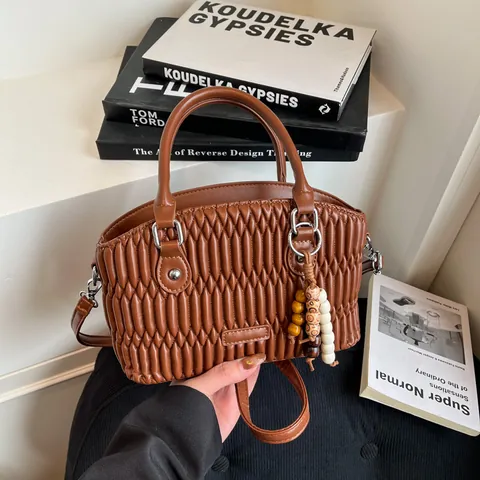 Damen Vintage Gesteppt Plissiert Handtasche PU Leder Schulter Umhängetasche Mit Perlenanhänger Mode Pendler Tasche