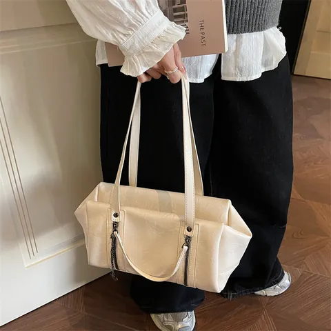 Vintage PU Leather Underarm Bag For Women Fashion Oil Wax Texture Shoulder Bag Large Capacity Handbag With Heart Pendant