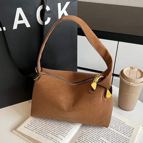 Women Retro PU Leather Shoulder Bag Fashion Letters Gold Chain Handbag Urban Minimalist Crossbody Bag Daily Commute Purse