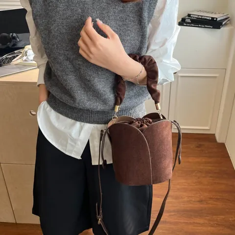 Borsa a Secchiello a Petali in Finta Pelle Scamosciata da Donna Borsa a Mano Vintage Minimalista Con Sacchetto Interno a Coulisse e Tracolla Regolabile