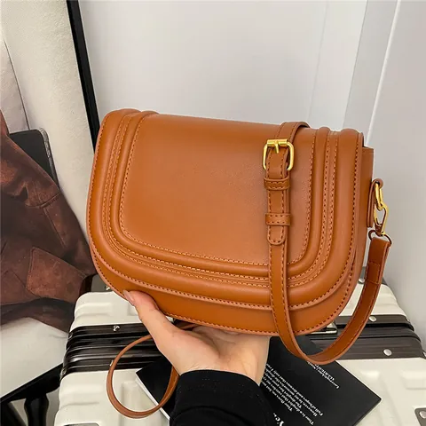 Retro PU Leather Saddle Crossbody Bag For Women Urban Simple Wide Strap Shoulder Bag Commuter Magnetic Flap Handbag