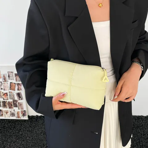 Mode Koreaanse Gewatteerde Puffer Clutch Voor Vrouwen Effen Kleur Gewatteerde Handtas Lichtgewicht Make-up Cosmetische Opbergtas