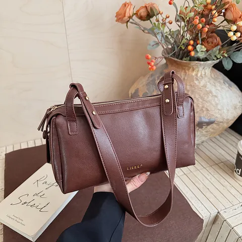 Bolso de Axila de Cuero PU Vintage para Mujer Color Sólido Patrón de Letras Bolso de Hombro Herrajes Dorados Cierre de Cremallera