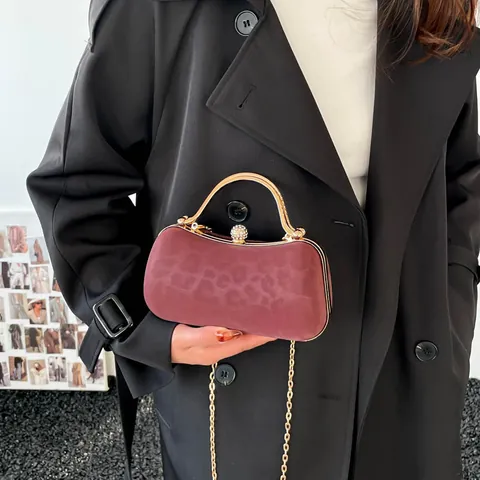 Bolso de Noche de Tela con Estampado de Leopardo Hebilla de Strass Asa de Metal Cadena Bandolera Clutch Mujer Banquete