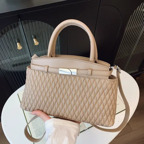 Women Quilted Rhombus PU Leather Handbag Elegant Shoulder Crossbody Bag With Silver Metal Lock Buckle Casual Daily Purse