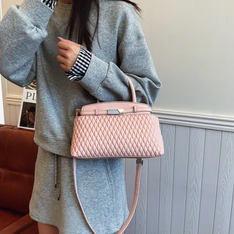Women Quilted Rhombus PU Leather Handbag Elegant Shoulder Crossbody Bag With Silver Metal Lock Buckle Casual Daily Purse