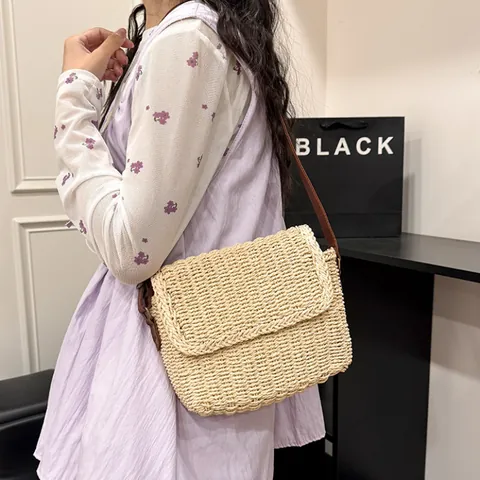 Damen Casual Stroh Gewebte Umhängetasche Minimalistische Handgefertigte Schultertasche Mit PU Lederband Magnetverschluss
