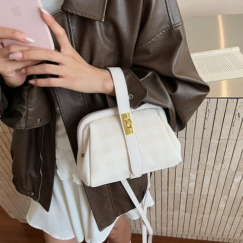 Bolso de Mano de Concha de Cuadros Vintage para Mujer Cuero PU Color de Contraste Bolso de Hombro Bandolera Estilo Urbano Con Cierre de Metal