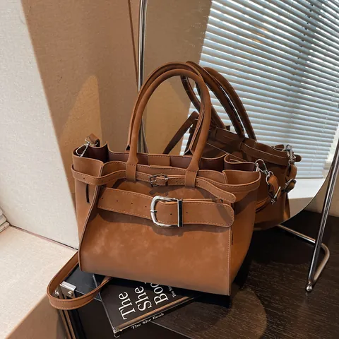 Bolso Tote de Cuero PU Mate Vintage para Mujer Gran Capacidad Con Cinturón Decorativo Hebilla de Metal Bolso de Hombro para Oficina Diaria