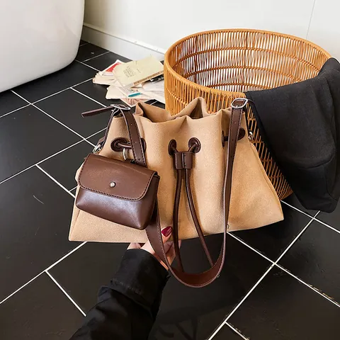 Borsa a Secchiello da Donna in Pelle PU Smerigliata Grande Capacità a Coulisse Tracolla a Spalla Con Mini Pochette Moda Vintage