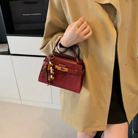 Vintage Wildleder PU Kontrastfarben Kelly Bag Für Damen Retro Handtasche Schulter Umhängetasche Mit Holzperlen Anhänger