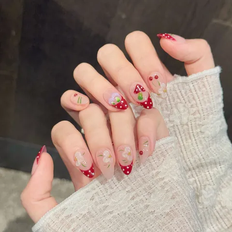 Unghie Finte Fatte a Mano Stile Foresta Fungo Fiore Pois Rossi Bianchi Fragola Forma a Mandorla Manicure Dolce