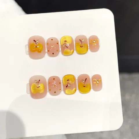Ongles à Presser Courts Ronds Faits à la Main Motif Pomme Jaune Feuille d'Or Nœud Strass Style Japonais Manucure Réutilisable