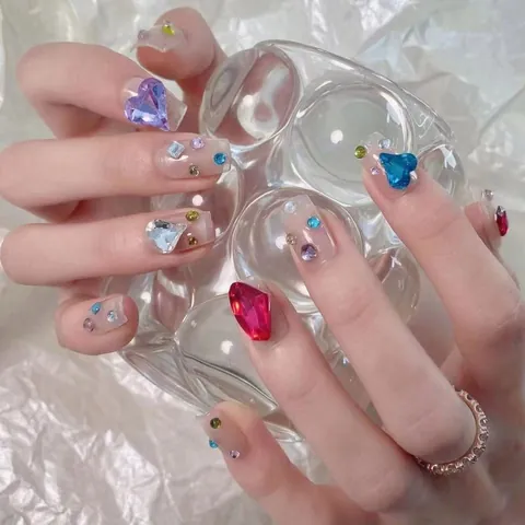 Faux Ongles à Presser Transparents Faits Main Avec Strass Coeur 3D Colorés Forme Cercueil Longue Pour Femme Manucure