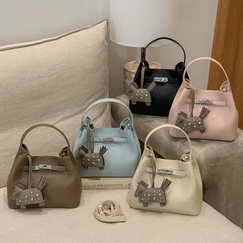 Women PU Leather Bucket Bag Lychee Pattern Crossbody Handbag With Metal Lock And Horse Charm Daily Commute Retro Tote Bag