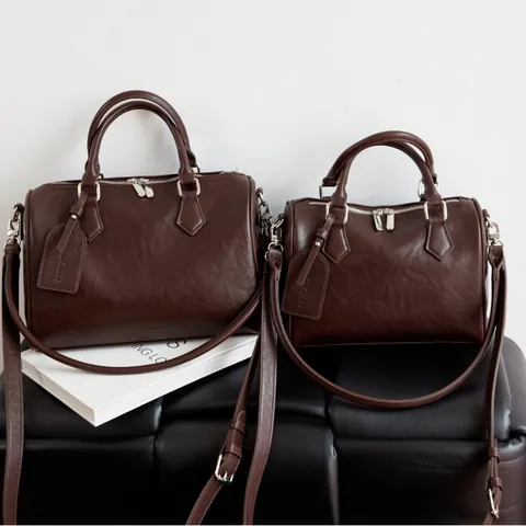 Bolso Boston Casual de Cuero PU para Mujer Bolso de Mano Almohada Vintage Con Correa Ajustable Moda Color Sólido Gran Capacidad Bolso Bandolera