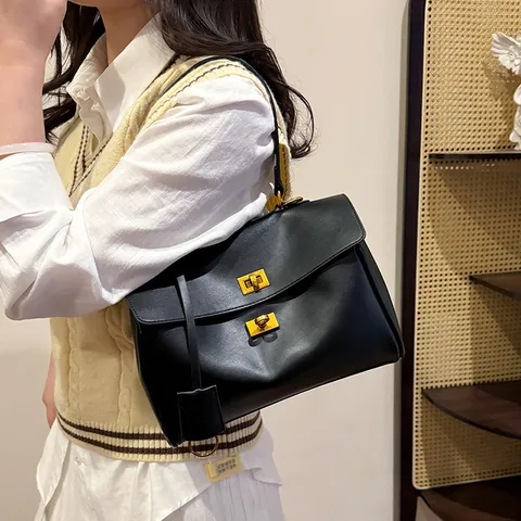 Borsa Tote in Pelle PU Retro Occidentale per Donna Grande Capacità Chiusura in Metallo Borsa a Tracolla Vintage per Lavoro