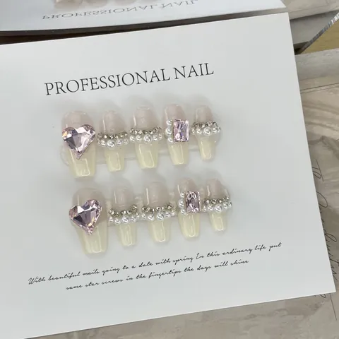 Handmade French Milky White Press On Nails Pink Heart Rhinestone Pearl Inlaid Luxury Elegant Decorative Fake Nails Accessory