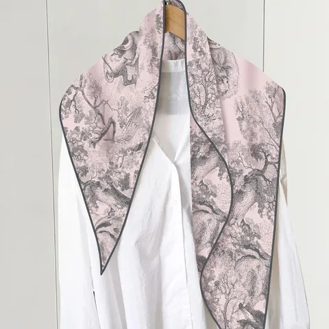 Sciarpa a Rombo Vintage Toile De Jouy per Donna Rosa Leone Foresta Stampa Satin Foulard Punta Appuntita Accessorio