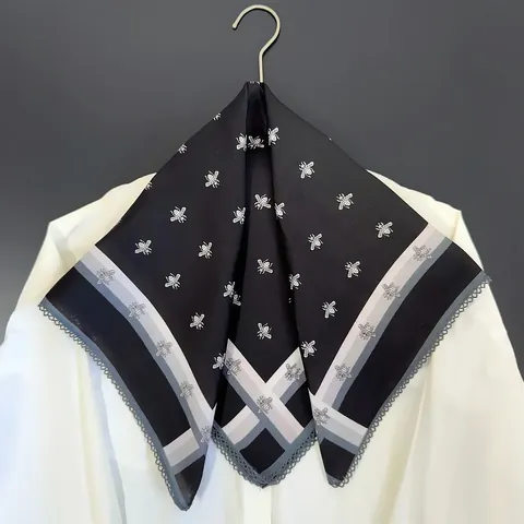 Damen Eleganter Seide Baumwollmischung Quadratischer Schal Bienenmuster Spitzenbesatz Gestreifter Rand Vielseitiges Accessoire