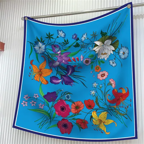Elegante Foulard Quadrato in Raso per Donna con Stampa Floreale e Tigre Effetto Seta Grande Scialle Decorativo Accessori di Moda