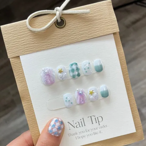 Unghie Finte Artigianali Tema Oceano Eleganti a Coda di Pesce con Künstliche Perle e Conchiglie Design 3D Sfumato Viola Verde per Donna Set Manicure Fai-da-Te